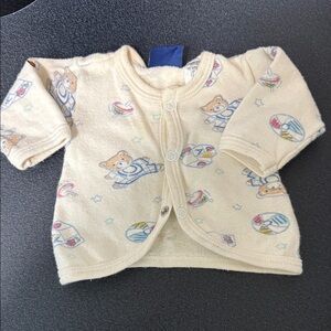 Adorable Cream Baby Cardigan with Bear Print 90’s